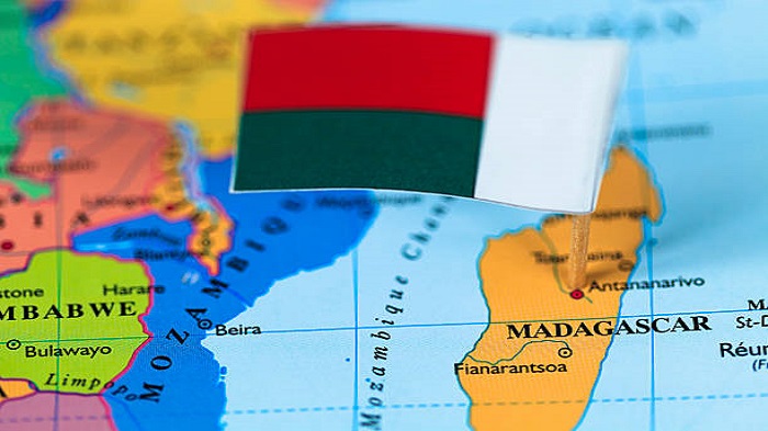 une carte avec une localisation de Madagascar avec son drapeau - secteur de l'externalisation à Madagascar - Activ Solutions