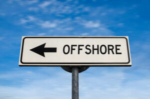 une plaque indiquant le mot "offshore" - service externalisé en offshore - Activ Solutions