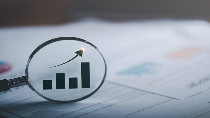 Loupe montrant le graphique de croissance de l'entreprise - services d'externalisation administrative - Activ Solutions