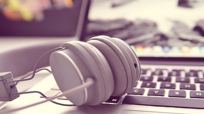 casque-ordinateur-louer un bureau à Madagascar-activsolutions