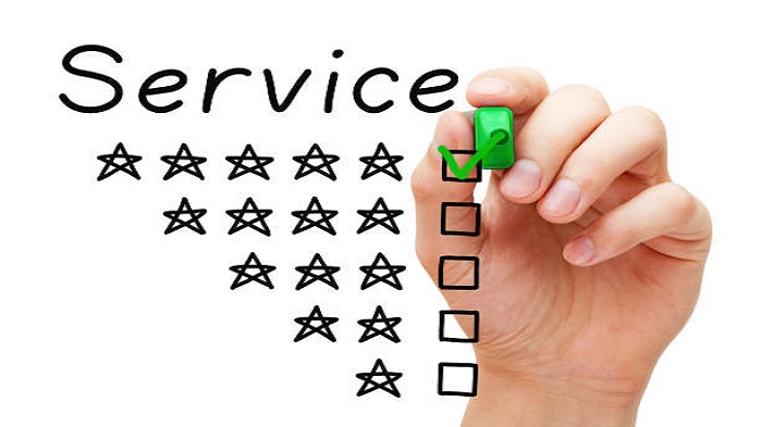 une main cochant la case verte sur la note cinq étoiles - service externalisé - Activ Solution