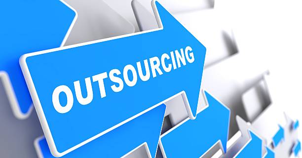 Flèche bleue avec slogan « Outsourcing » - service externalisé - Activ Solutions