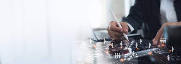 Homme d'affaires utilisant une tablette numérique et une technologie de réseau client - délocalisation d'entreprise - Activ Solution