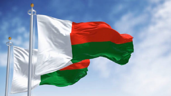 deux drapeaux de Madagascar - réussir sa délocalisation d'entreprise - Activ Solutions